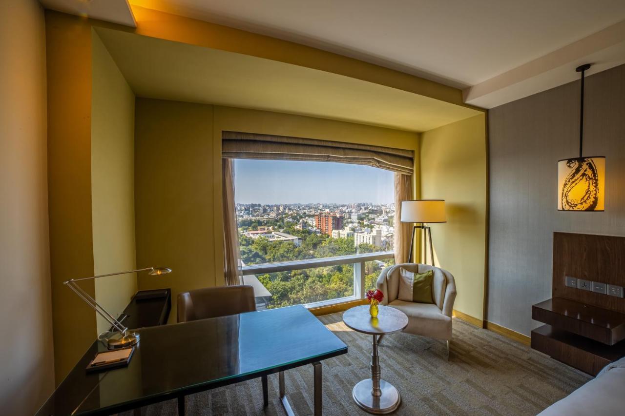 Hyatt Regency Ahmedabad Ξενοδοχείο Εξωτερικό φωτογραφία A room at the hotel