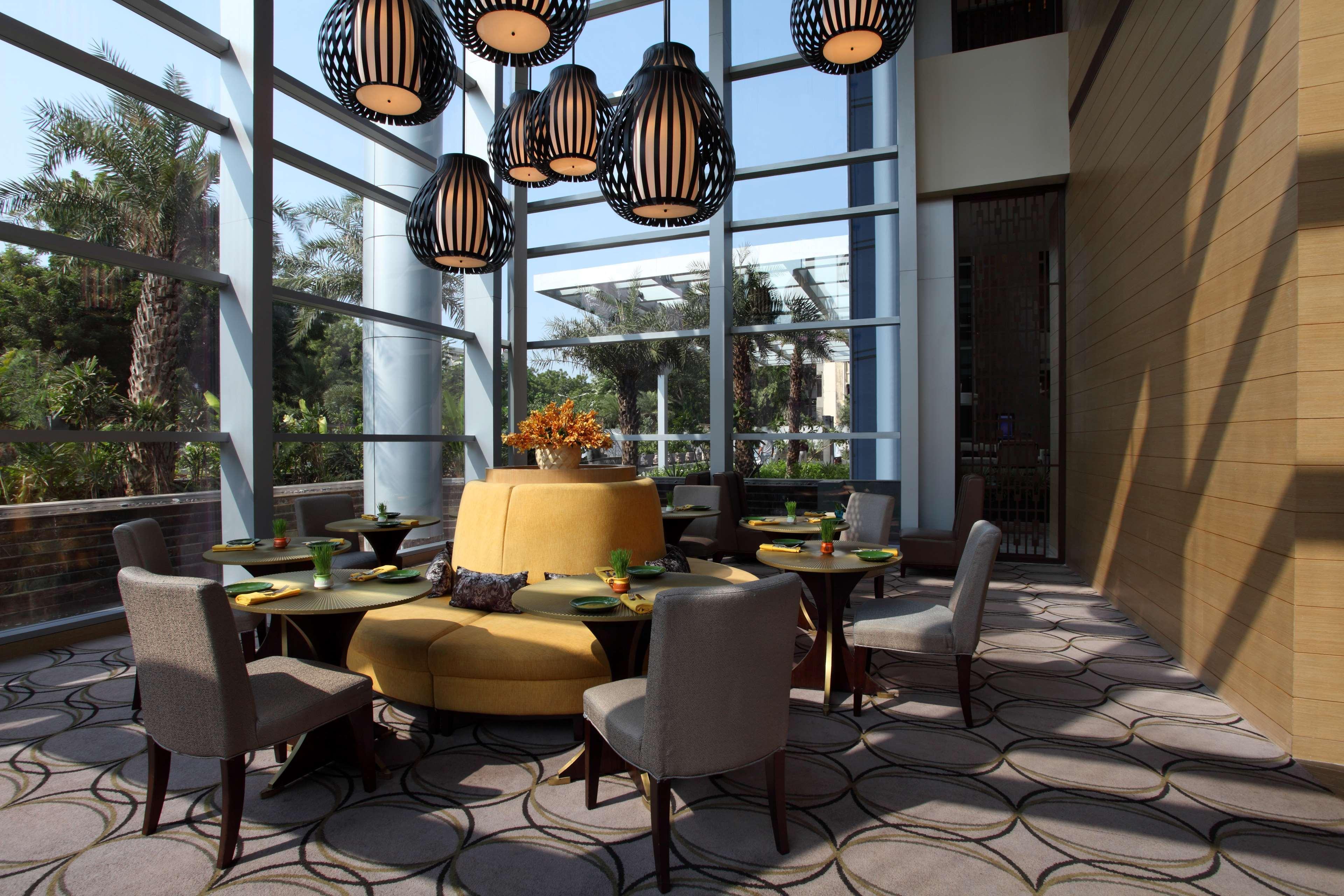 Hyatt Regency Ahmedabad Ξενοδοχείο Εξωτερικό φωτογραφία The restaurant