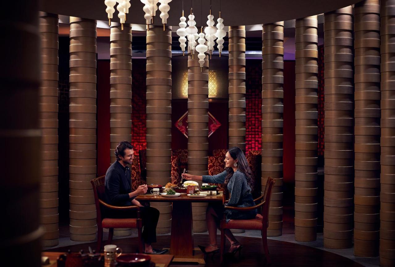 Hyatt Regency Ahmedabad Ξενοδοχείο Εξωτερικό φωτογραφία The interior of the restaurant