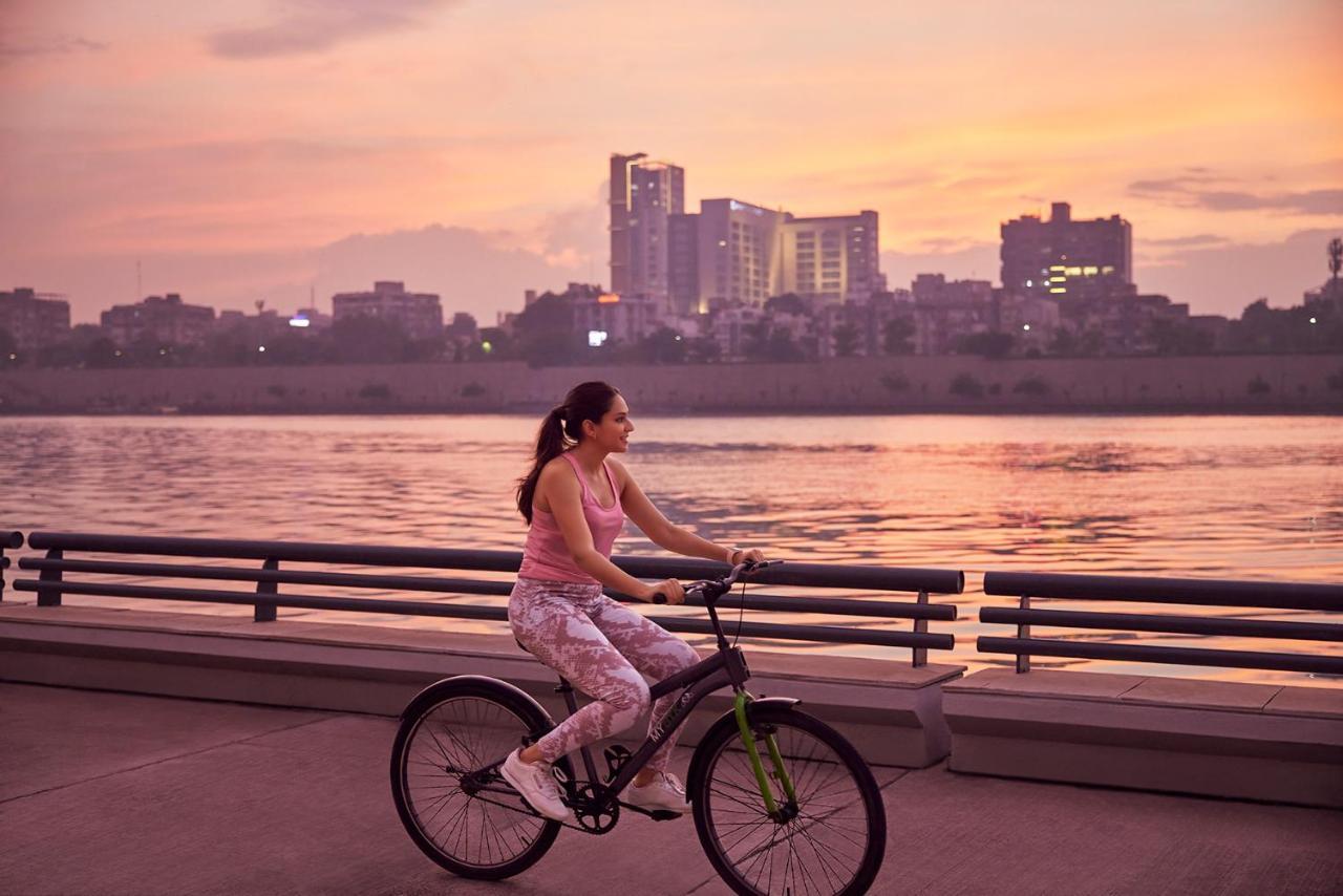 Hyatt Regency Ahmedabad Ξενοδοχείο Εξωτερικό φωτογραφία Cycling in Hanoi