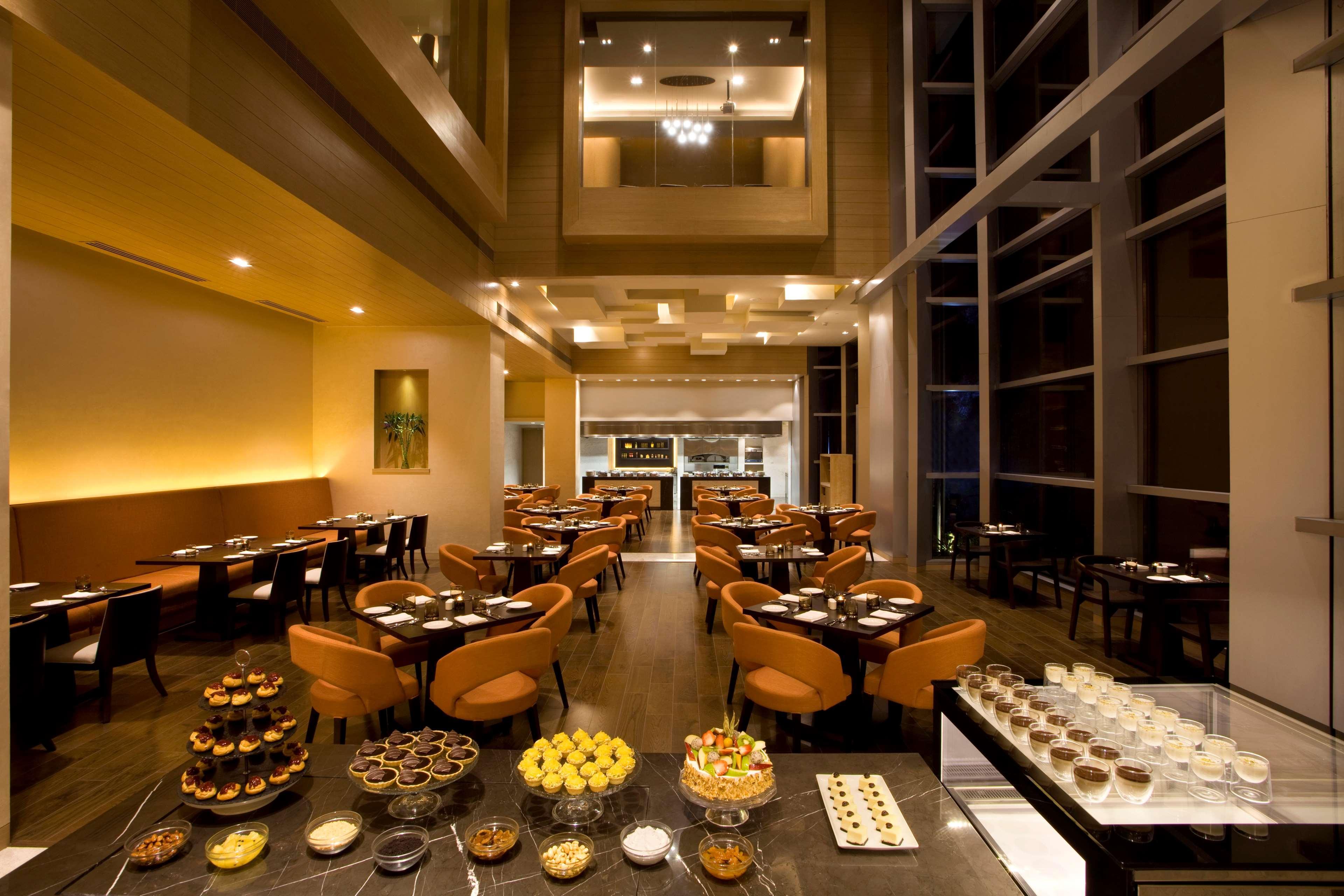 Hyatt Regency Ahmedabad Ξενοδοχείο Εξωτερικό φωτογραφία The restaurant
