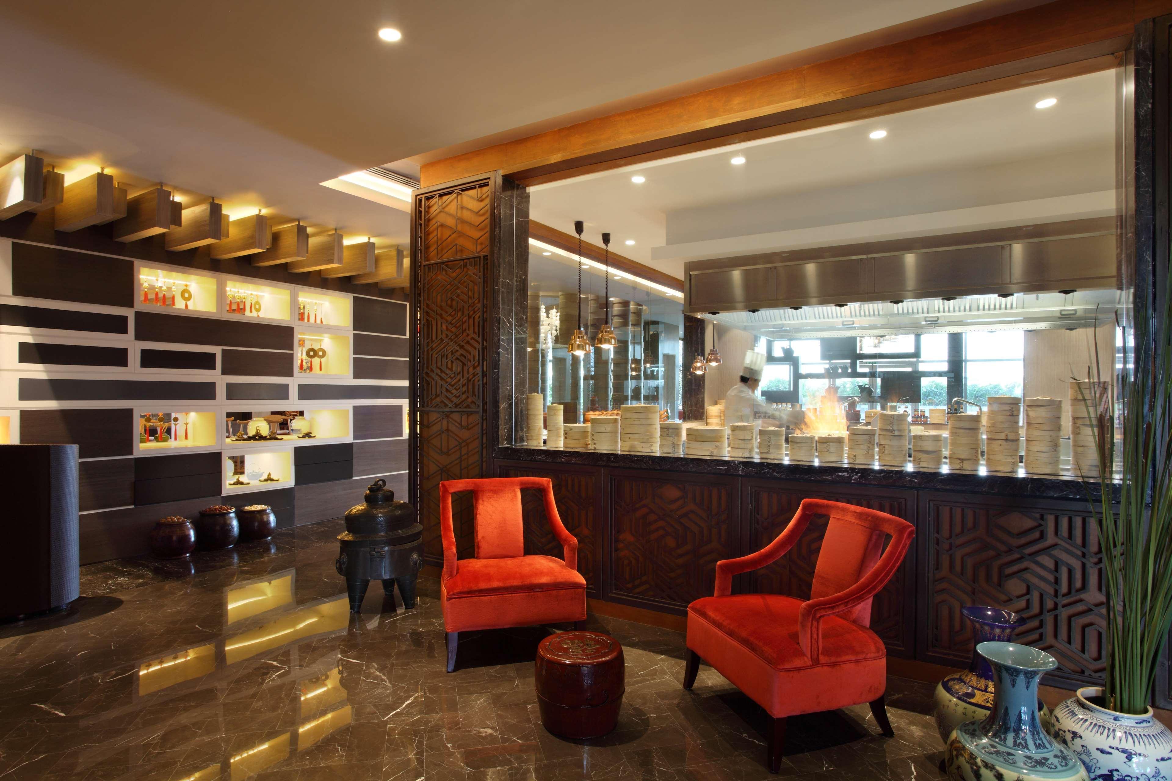 Hyatt Regency Ahmedabad Ξενοδοχείο Εξωτερικό φωτογραφία The lobby of the hotel